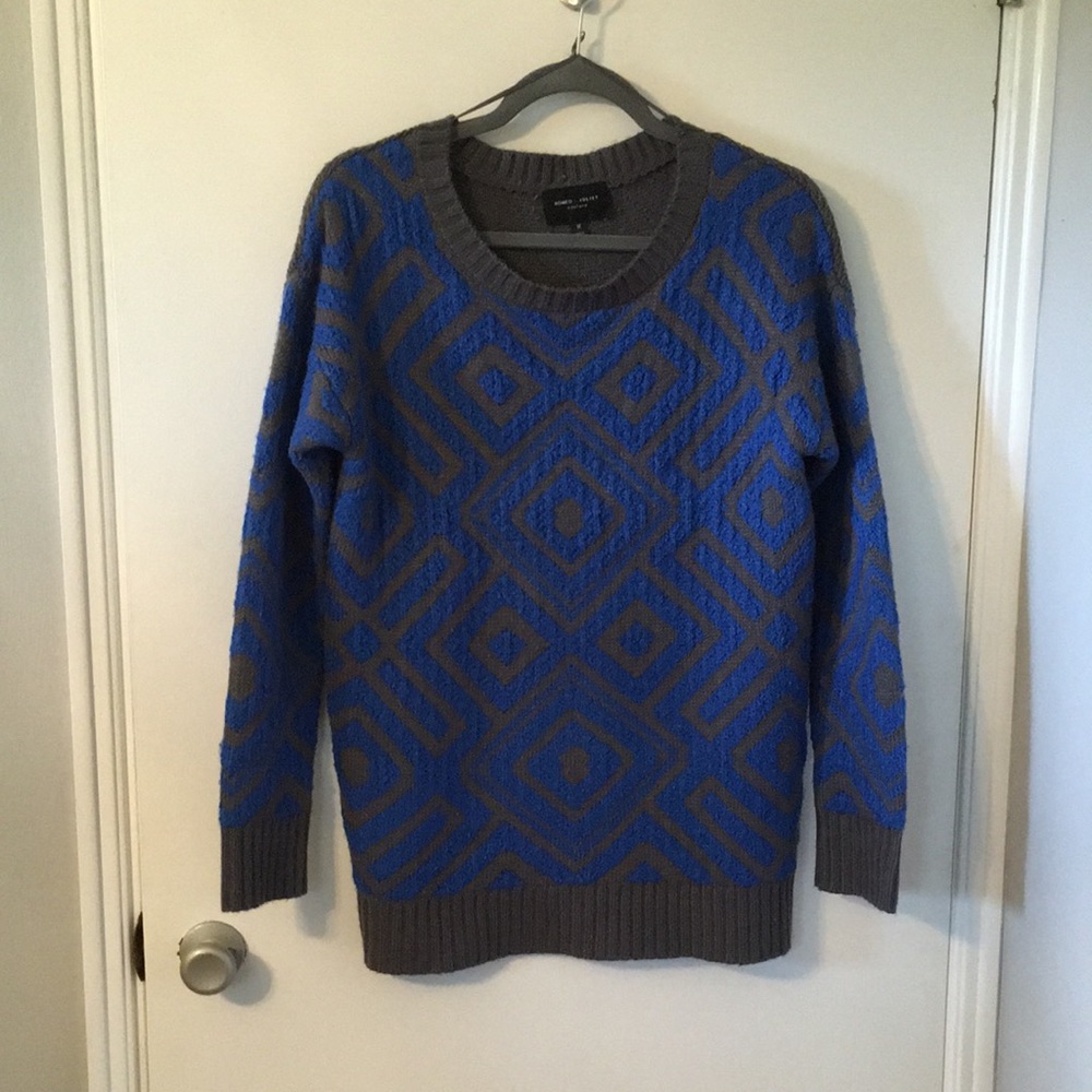 Romeo & Juliet Couture Blue and Gray Aztec Crew Neck Sweater